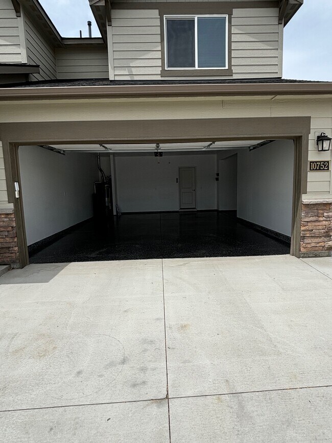 Building Photo - 10752 W Daylily Ave