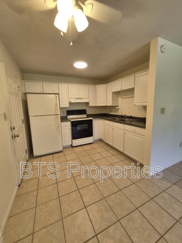 Primary Photo - 5917 W Plank Rd