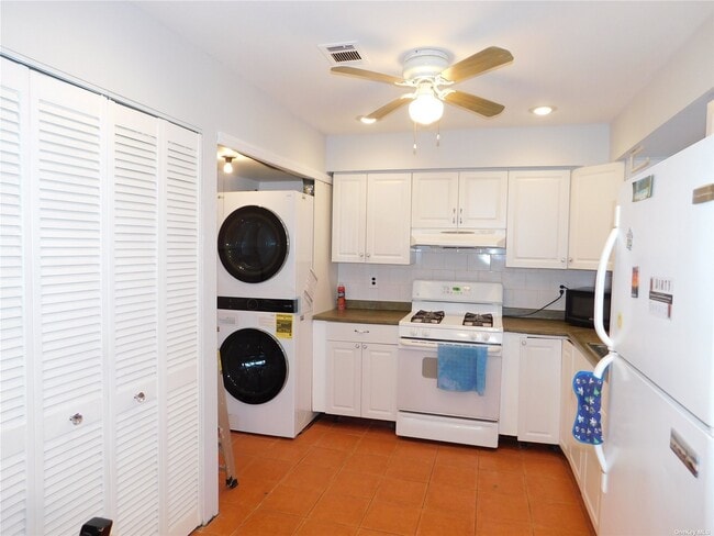Building Photo - 147 Storm Dr
