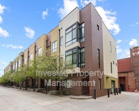 Building Photo - 2345 Walnut St
