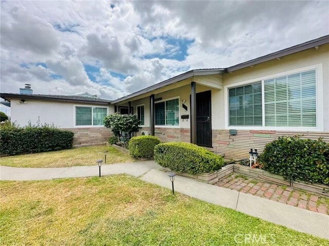 Building Photo - 400 E Fernfield Dr