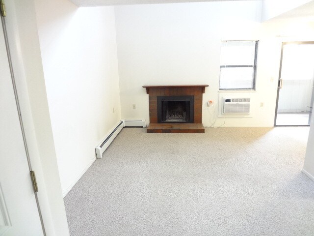 Building Photo - 512 E Monroe Dr
