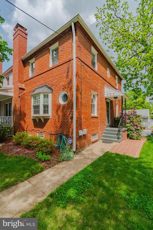 Primary Photo - 330 E Mason Ave