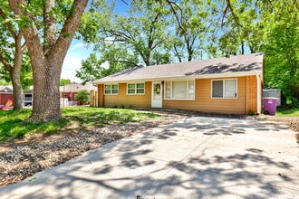 Building Photo - 2031 College View Rd