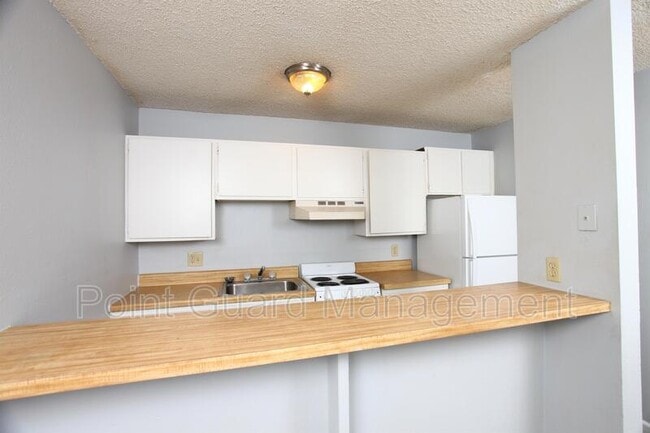 Building Photo - 1226 S Longfellow Cir