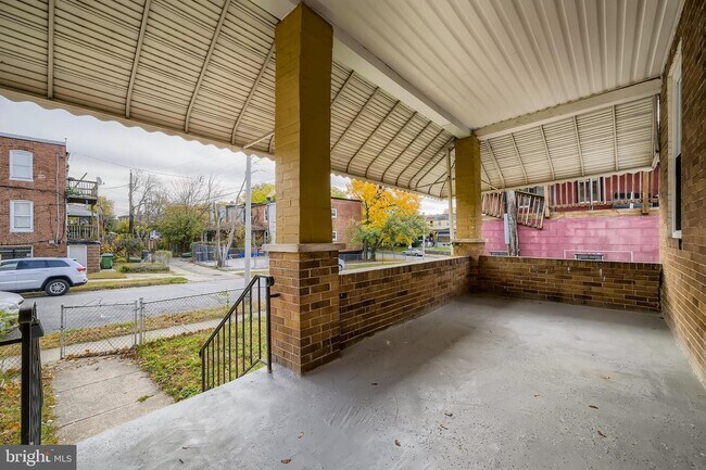 Foto del edificio - 1500 N Rosedale St