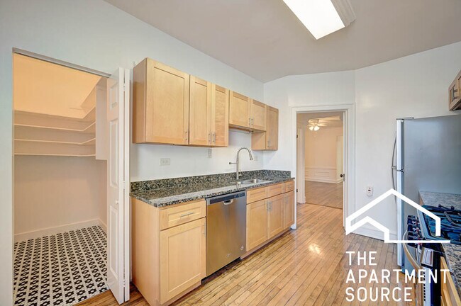 Building Photo - 3572 W Lyndale St