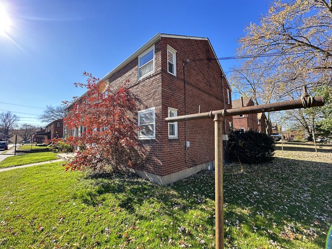 Building Photo - 201 Elm St