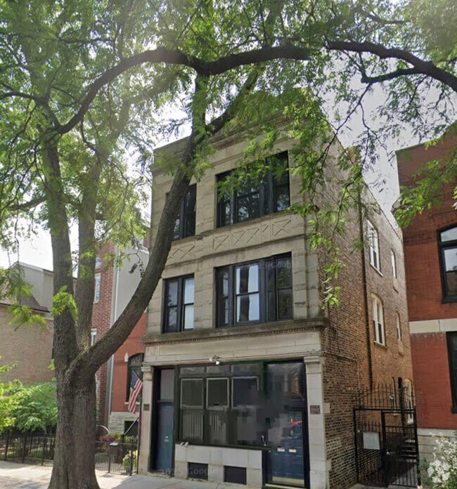 Building Photo - 2037 W Iowa St