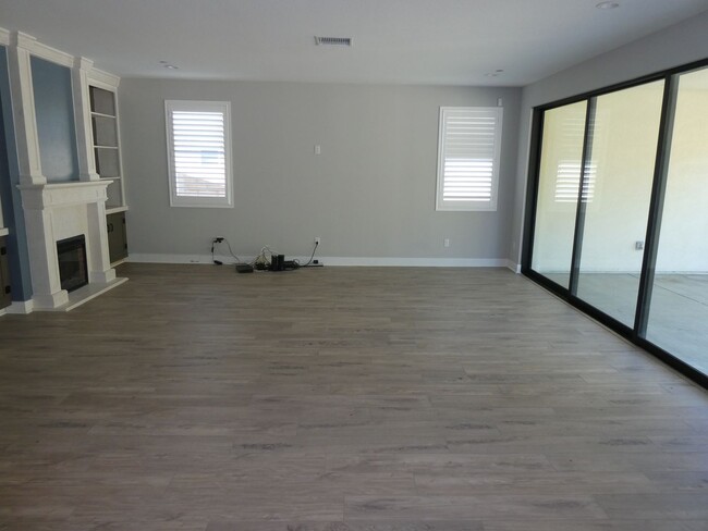 Foto del edificio - 5 Bedroom Home for Rent in Santa Clarita!