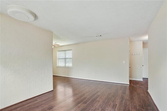 Foto del edificio - 76 Sandalwood Cir