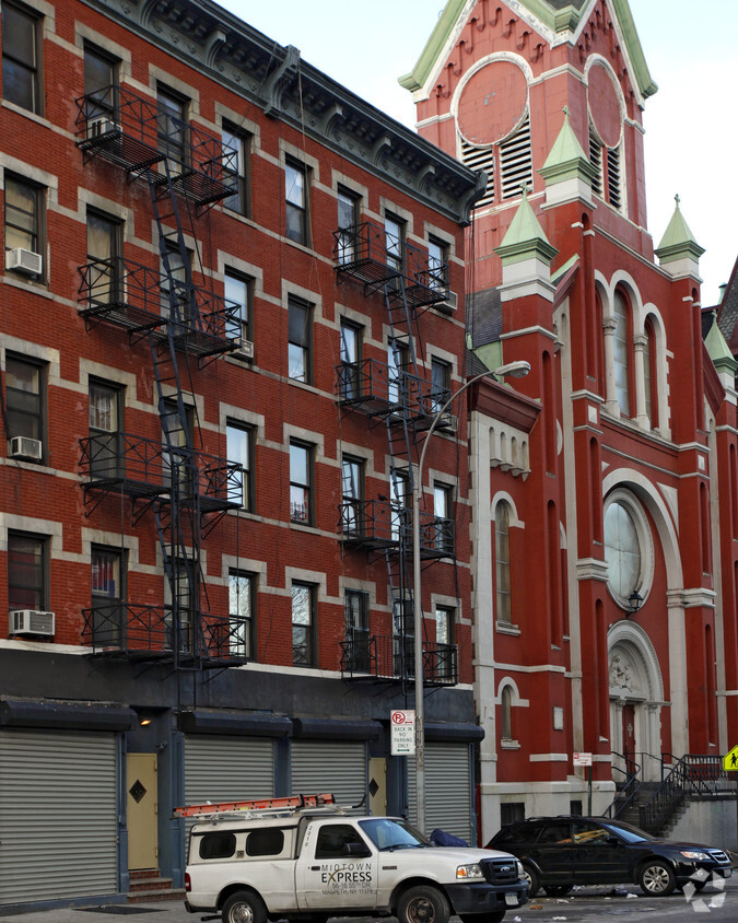 Primary Photo - The Pitt Street Apartment