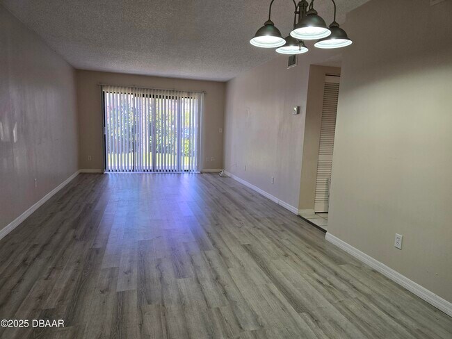 Foto del edificio - 216 Glenview Blvd