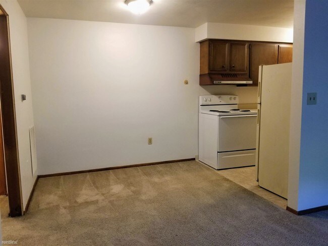 Building Photo - 1 br, 1 bath Apartment - 511 Freeport Road #3