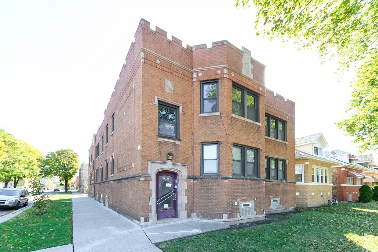 Primary Photo - 8001 S LaSalle St