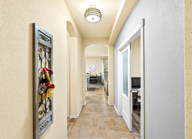 Building Photo - 503 Fort Pena