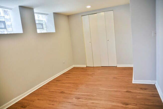 Foto del edificio - 1358 W Barry Ave