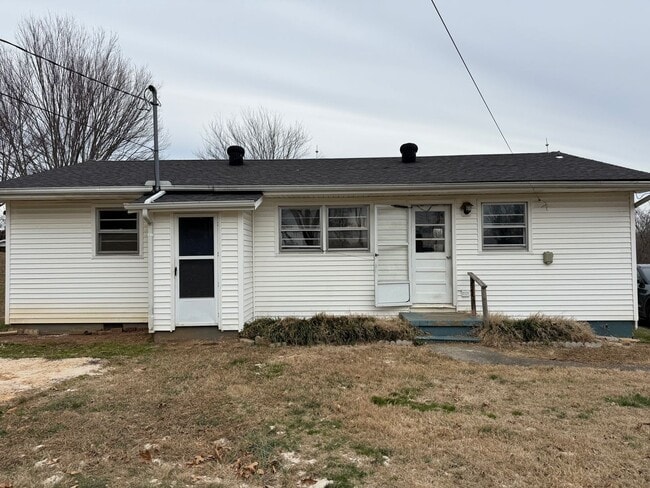 Building Photo - 3 Bedroom 1 Bathroom Home located in Greeneville, TN