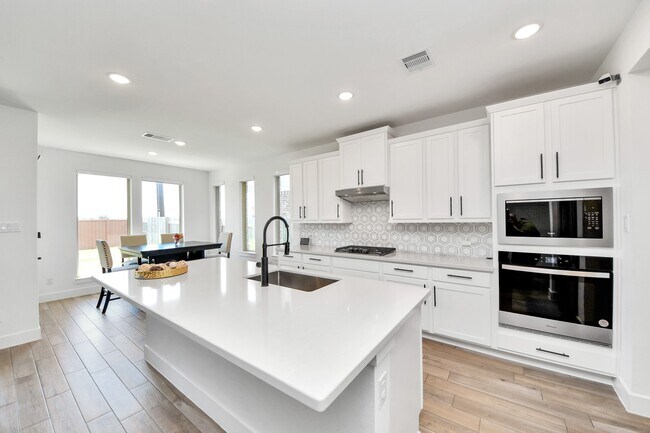 Foto del edificio - 24515 Fluttering Dove Ln