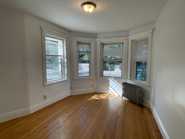 Building Photo - 92 Kirkland St