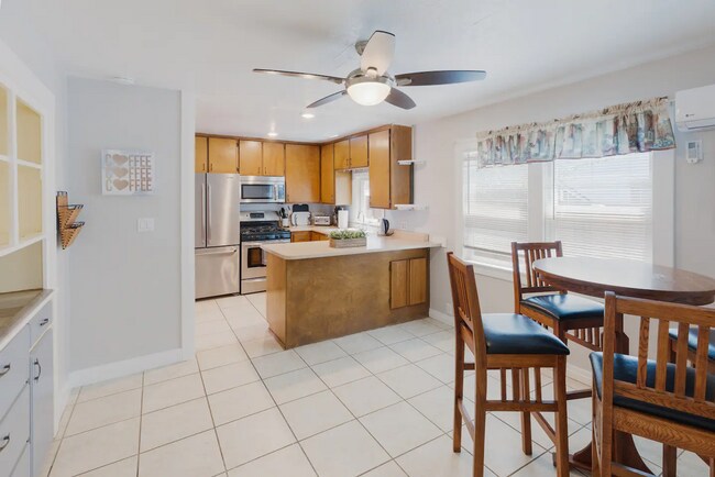Building Photo - Home for Rent in Sacramento