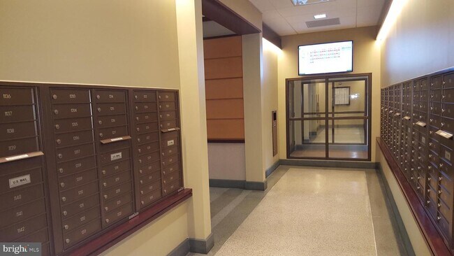 Foto del edificio - 4600 S Four Mile Run Dr