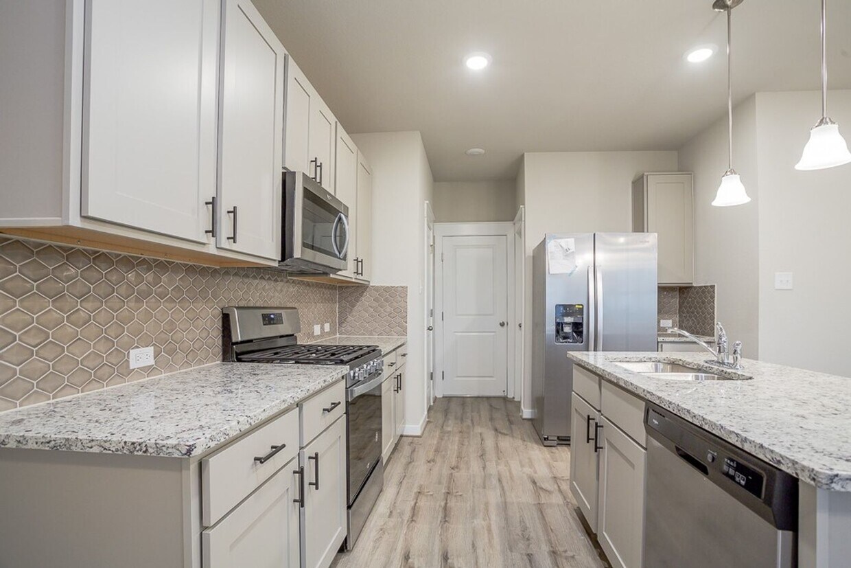 Foto principal - Lock-&-Leave Living in Pflugerville! 3BR T...