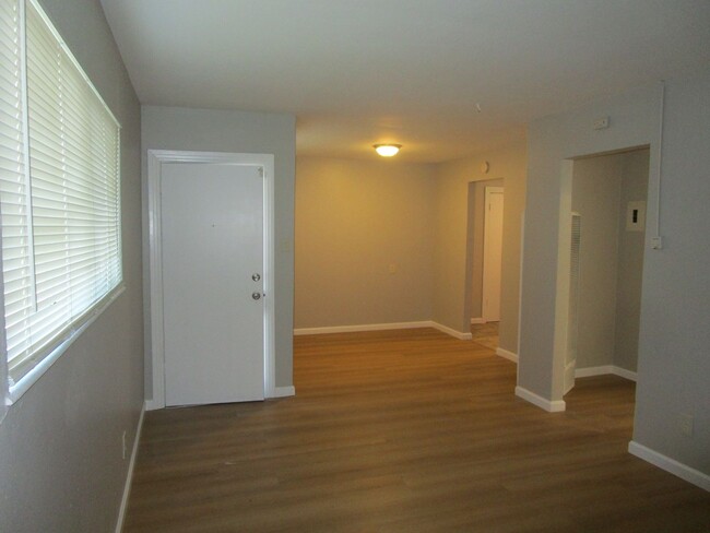 Building Photo - MOVE-IN SPECIAL: $500 OFF 1ST MONTHS RENT ...