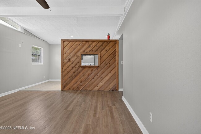 Building Photo - 255 Woodside Dr