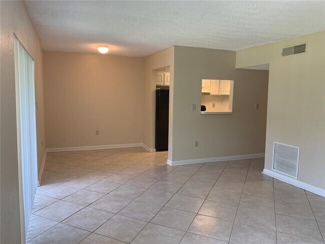 Building Photo - 2555 N Alafaya Trail