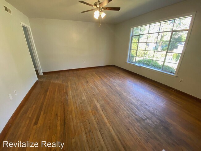 Building Photo - 3 br, 1 bath House - 5611 Diane Dr