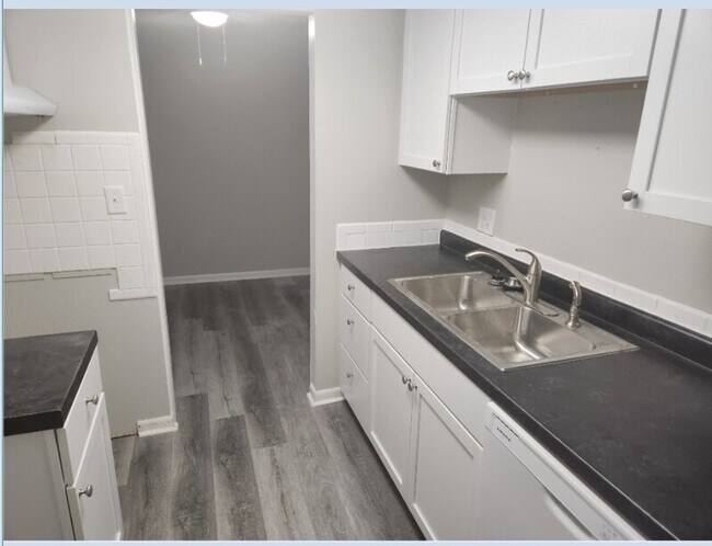 Foto del edificio - 628 Wooddale Terrace