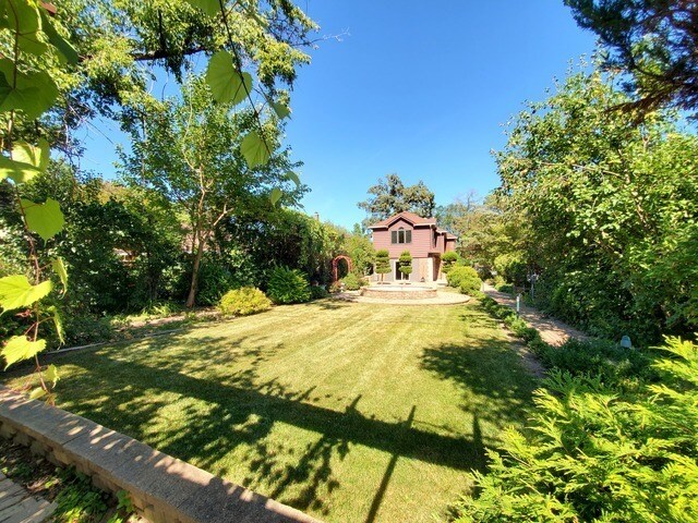 Building Photo - 1400 Lincoln Pl