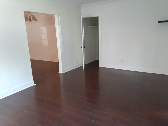 Building Photo - 1109 S Rimpau Blvd