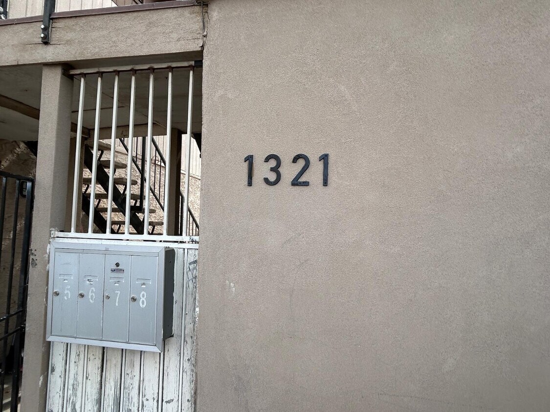 Foto del edificio - 1321 W Vogel Ave