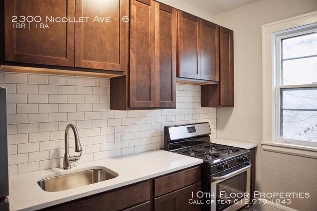 Building Photo - Updated One Bedroom! August 1st Move In!