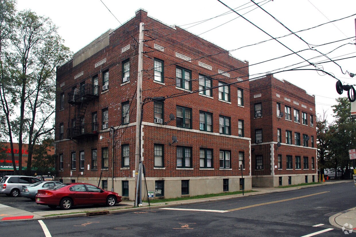 Building Exterior - Aspen Gardens