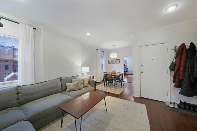 Building Photo - 331 Varick St