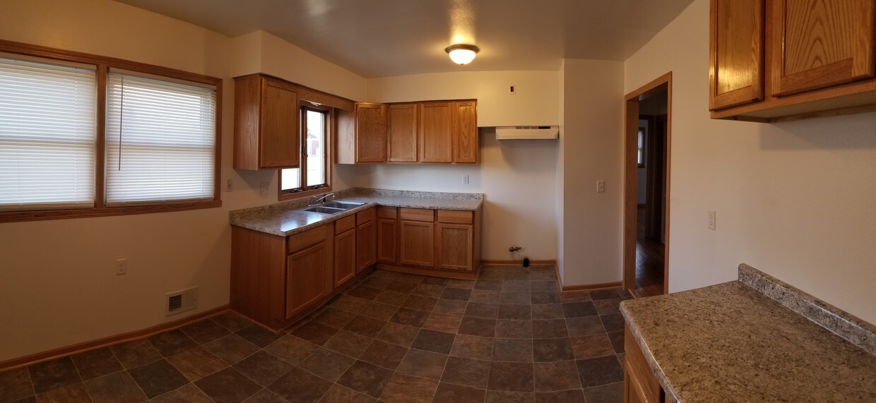 Kitchen - 3900 Ruby Ave