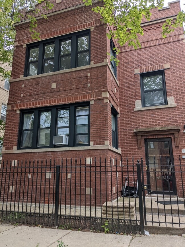 Building Photo - 3139 W Leland Ave