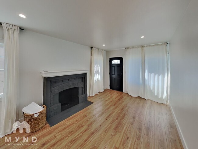 Building Photo - 3732 Buell St