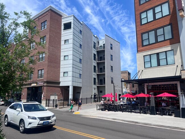 Building Photo - 115 Willow Ave
