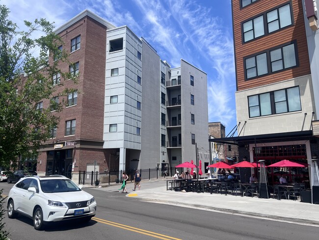 Building Photo - 115 Willow Ave