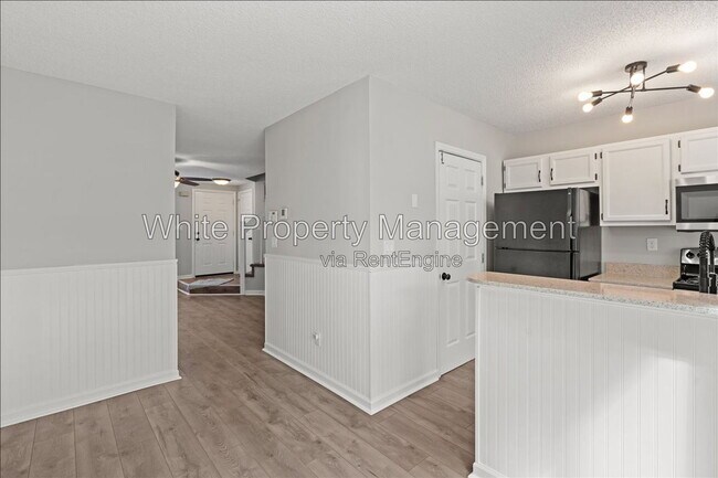 Foto del edificio - 8289 Golf Ridge Dr
