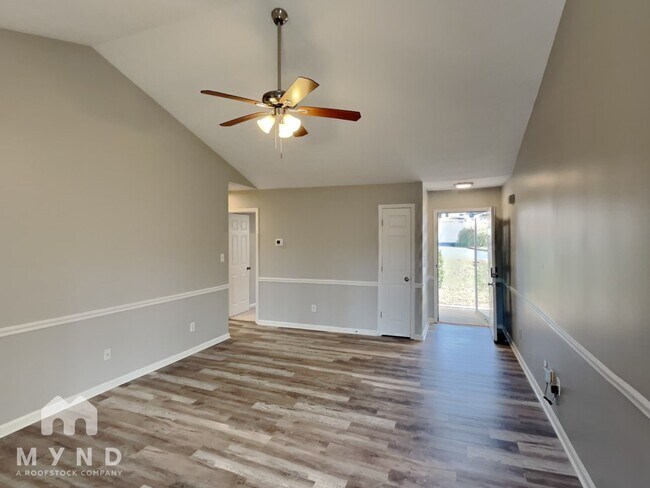 Foto del edificio - 2443 Hawk Ridge Dr