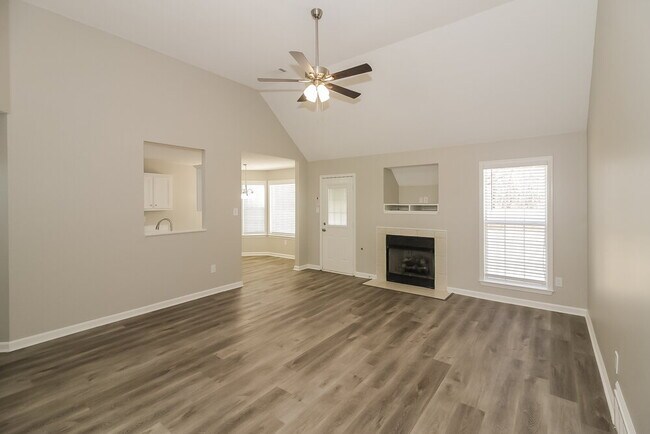 Foto del edificio - 200 Cameron Dr