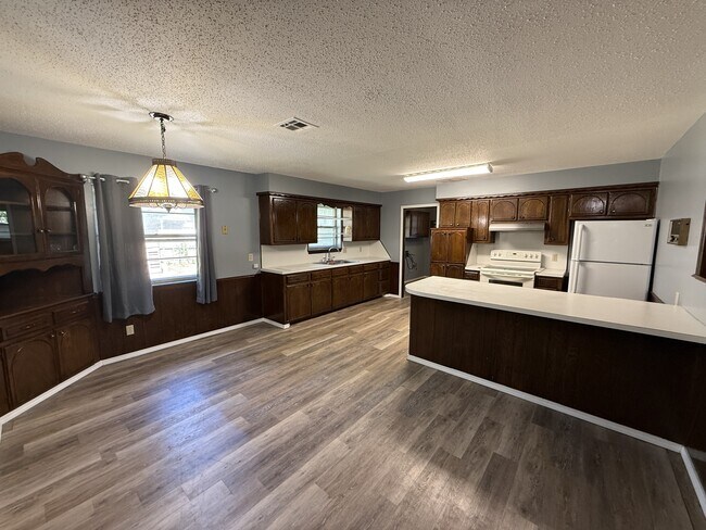 Foto del edificio - 901 N Oak Ave