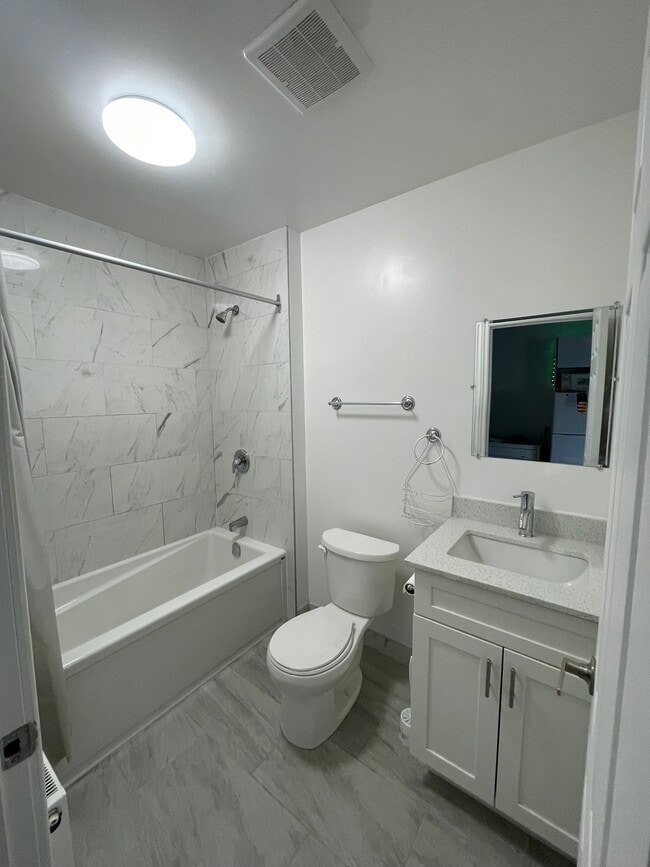 Building Photo - 630 Cummings Ave