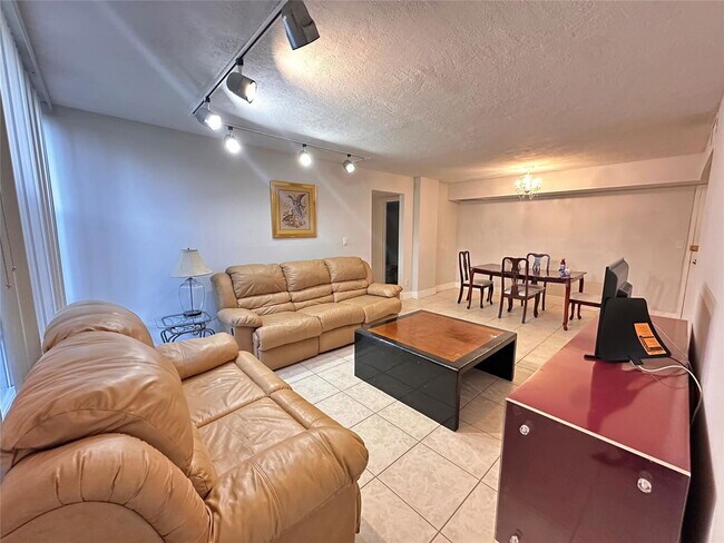 Foto del edificio - 200 NE 172nd St