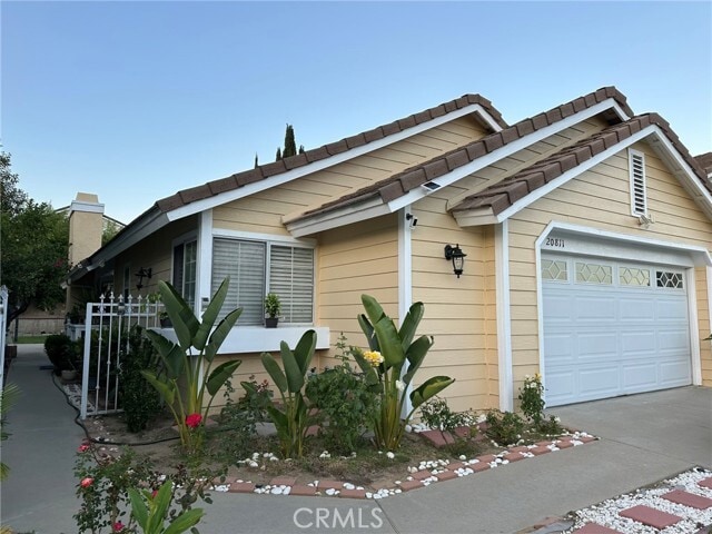 Building Photo - 20811 E Cliffside Ln